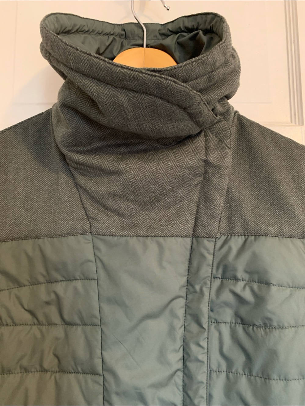 Helly Hansen | Funnel Neck Sage Green Astrid Hybrid Jacket Size S